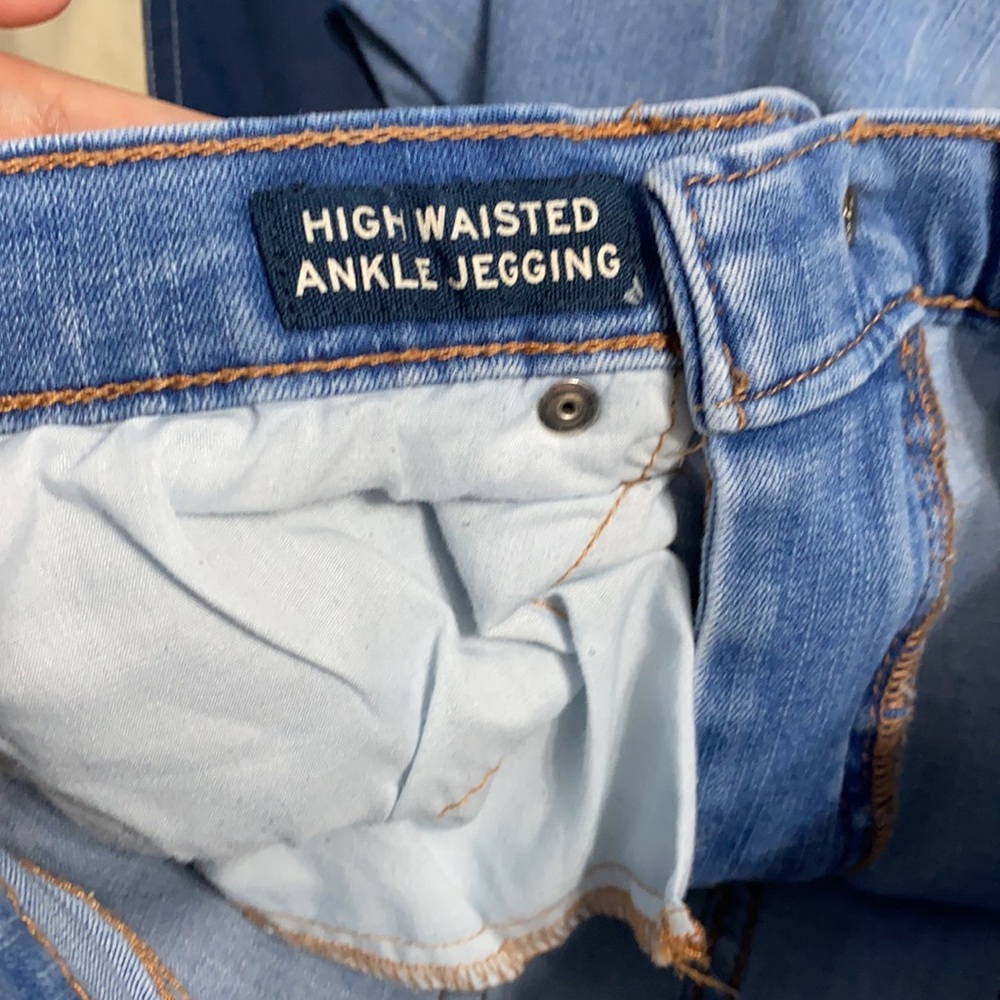 Distressed High Rise Jeggings - Picture 4 of 5